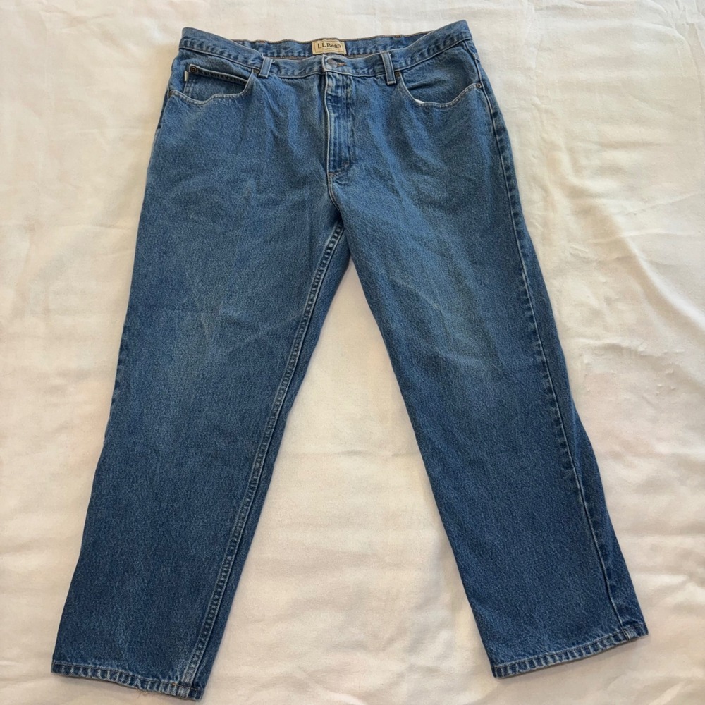 LL Bean Classic Fit Jeans Mens 39x27 Blue Denim Straight Leg 100% Cotton